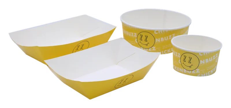 Gelbe Verpackungen von Chickenbuzz: zwei Snackschalen, eine Bowl und ein Speisebecher